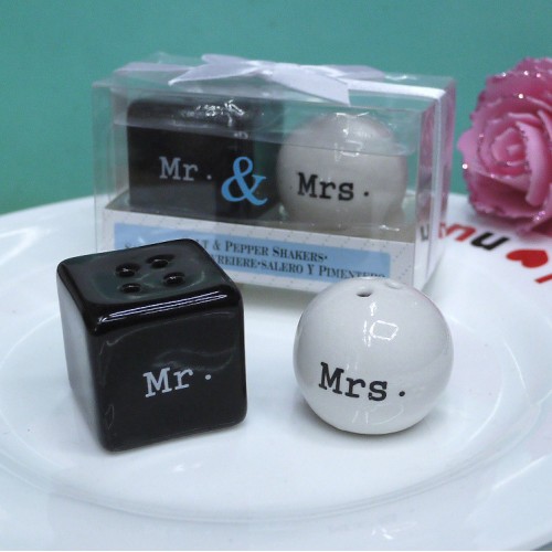 Ceramic Mr & Mrs Salt and Pepper Shakers Ceramic Mr & Mrs Salt and Pepper Shakers
