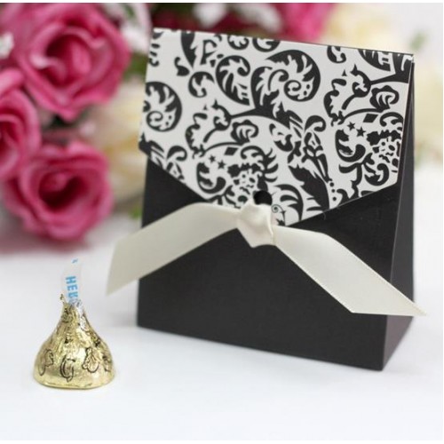 DIY Paper damask favor boxes  DIY Paper damask favor boxes