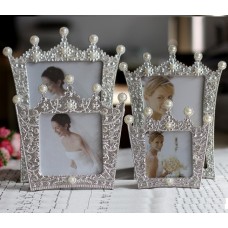 Crown Design Photo Frame With Pearl